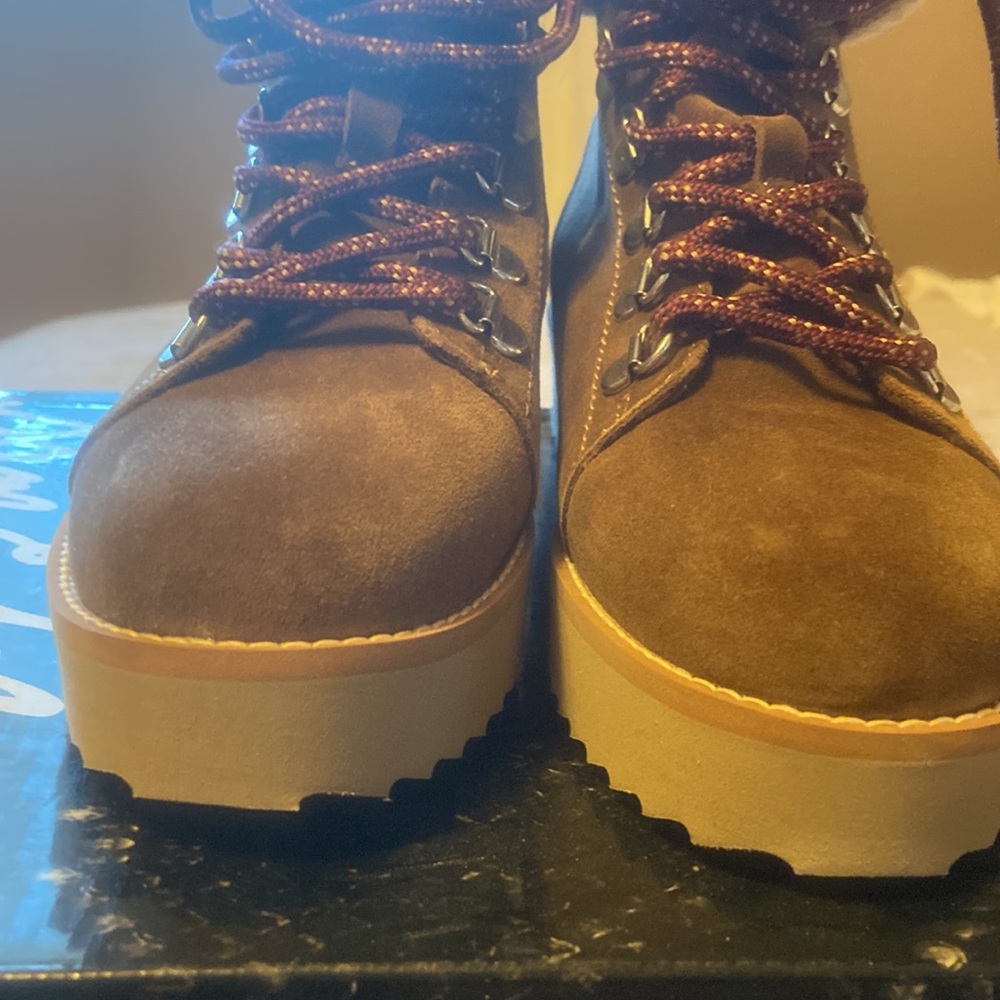 Sam Edelman lace up ankle boots. Host Pick for trending brands 10/20🎉🎉🎉 - Picture 3 of 5